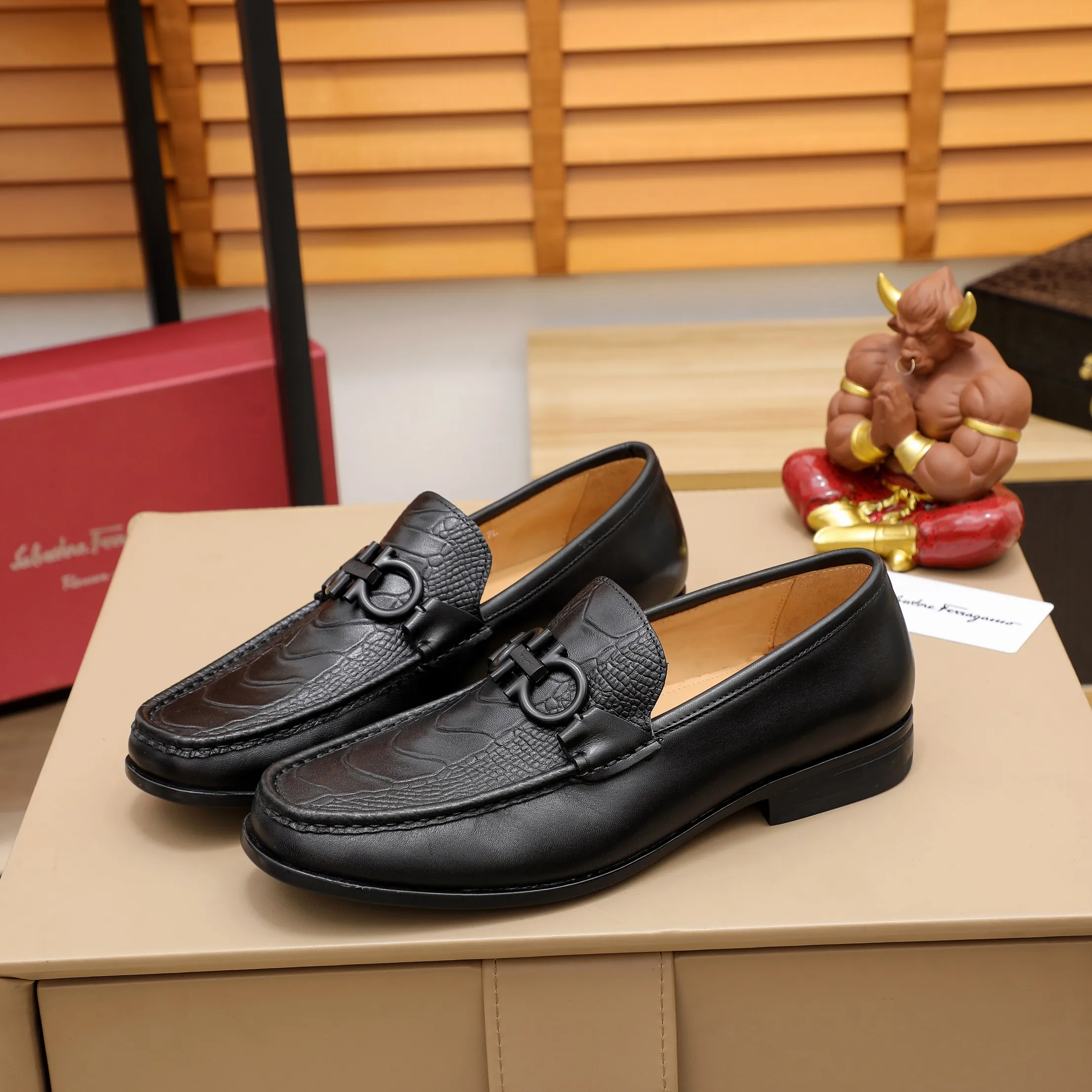 Men's shoes 💰540🕷🕷🐂【Ferragamo】Ferragamo Popular fashionable casual shoes🇨🇳Official website counter 1:1 production, original mold opening💯Good quality visible, imported high-end first-layer waxed calfskin, water-dyed🐂leather lining🌿very clear texture, high-quality waterproof, non-slip and wear-resistant outsole🎋high quality and low price, truly handmade🍓Black optional! Code number 38-45……